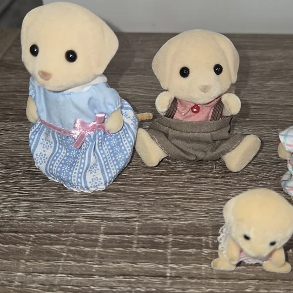 Sylvanian Families Calico Critters Lot of 4 Golden Labrador Dog Family. - Picture 4 of 8
